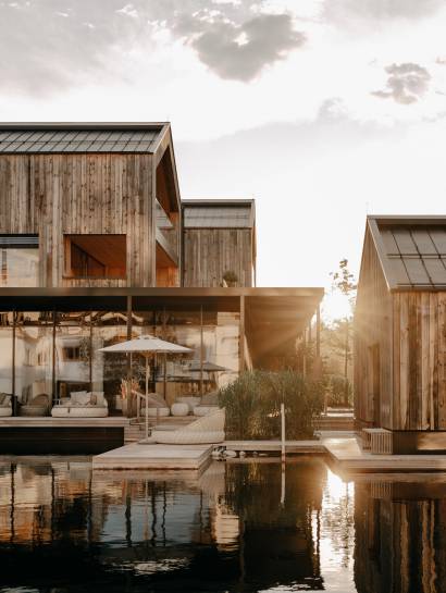 Sunrise with outdoor pool at the Naturhotel Forsthofgut in Leogang