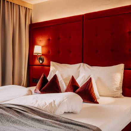 Box spring bed in the master bedroom of the "Heimatgefühl" family suite 