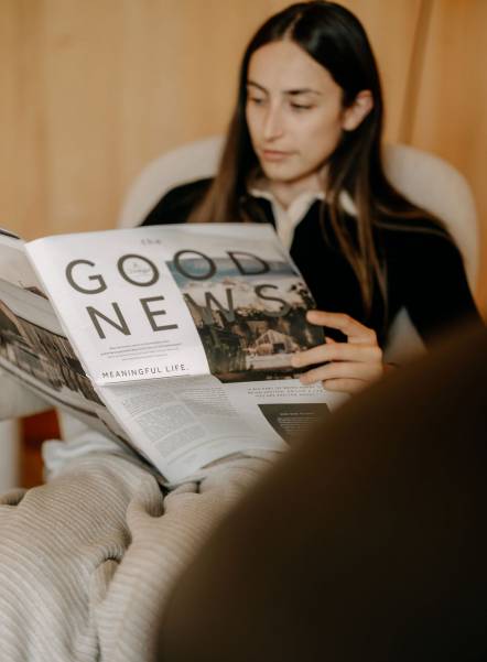 Woman reads the Good News of the Forsthofgut