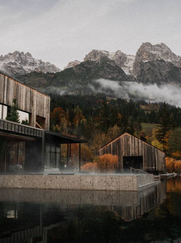 Naturhotel Forsthofgut Seehaus im Herbst